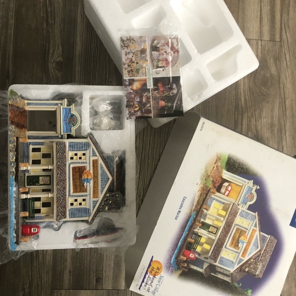 Department 56 Cascada Marina - Picture 4 of 6